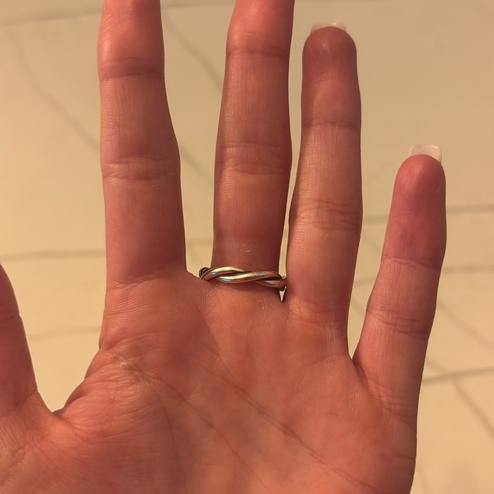 David Yurman Petite Infinity Band Ring - Picture 4 of 4
